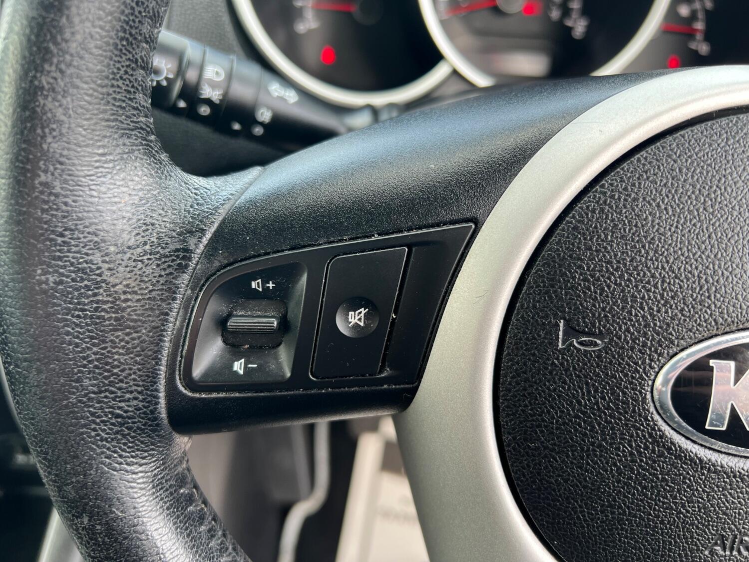  KIA VENGA