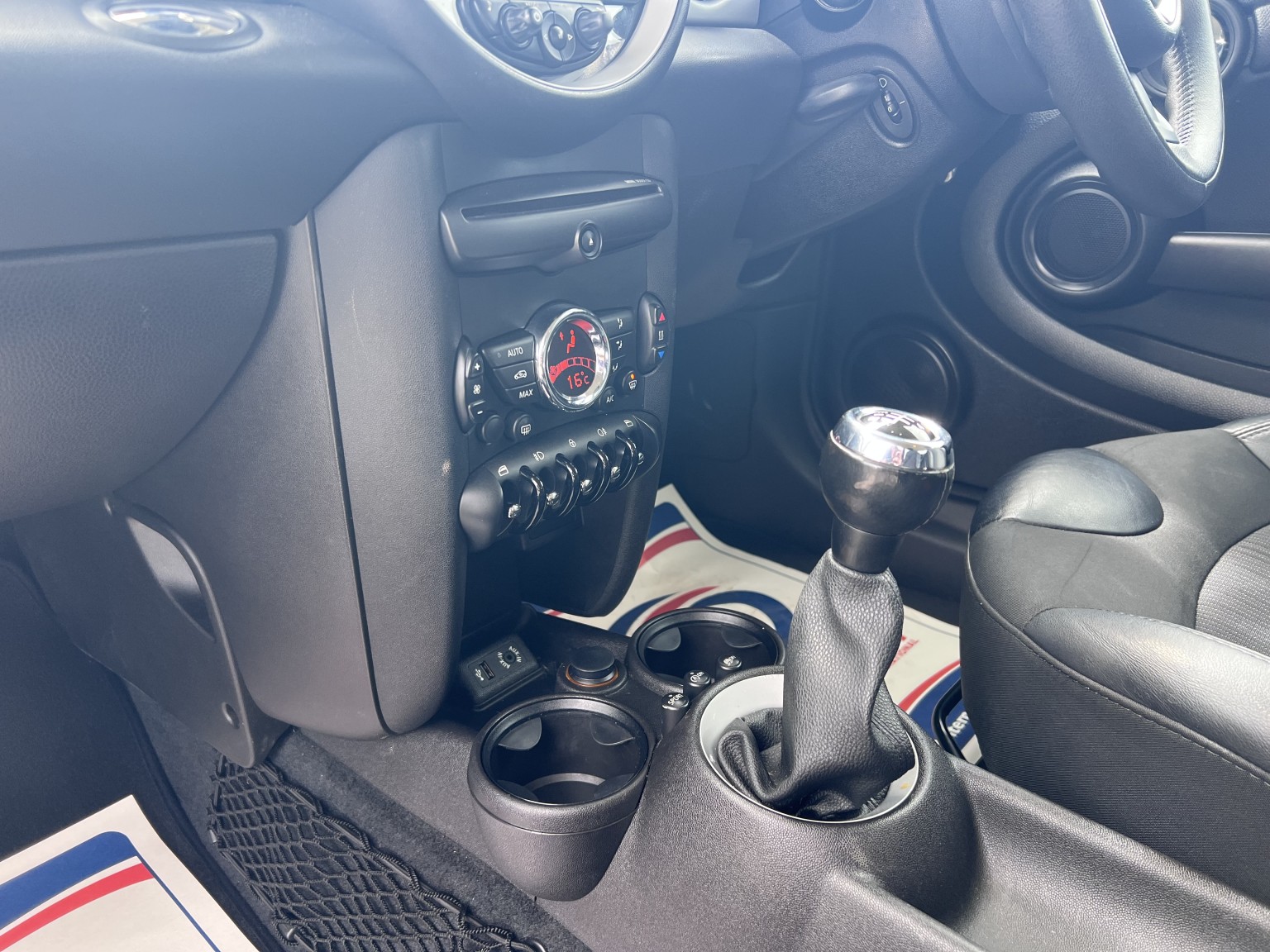  MINI HATCH