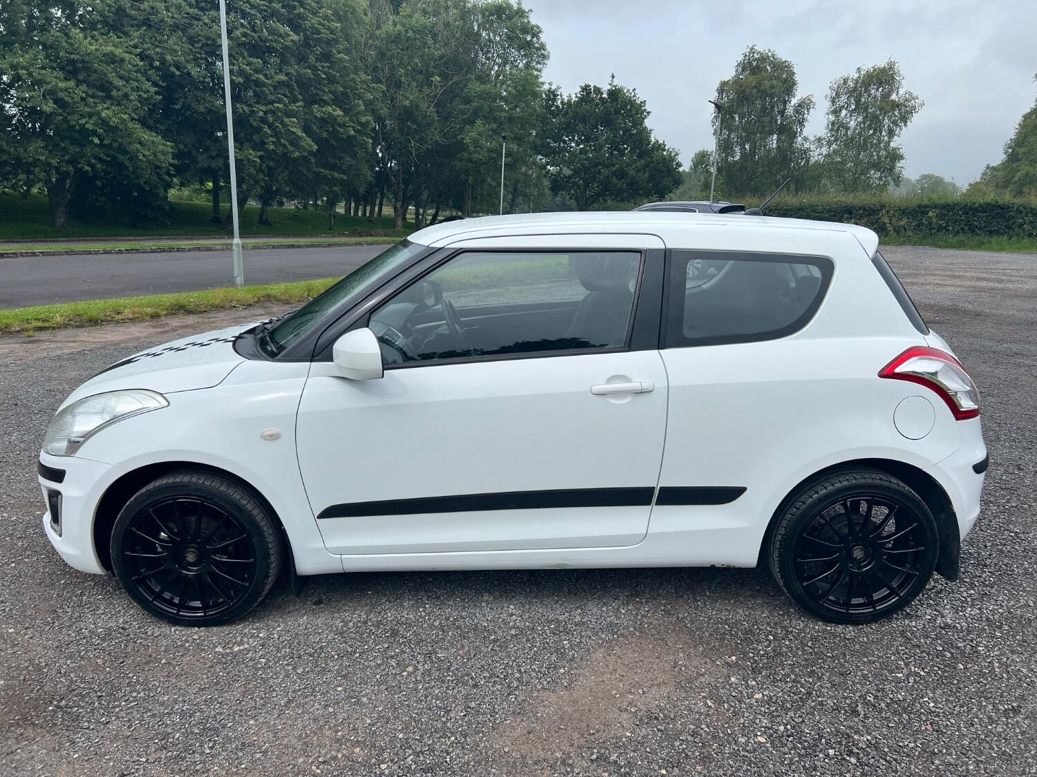 SUZUKI SWIFT