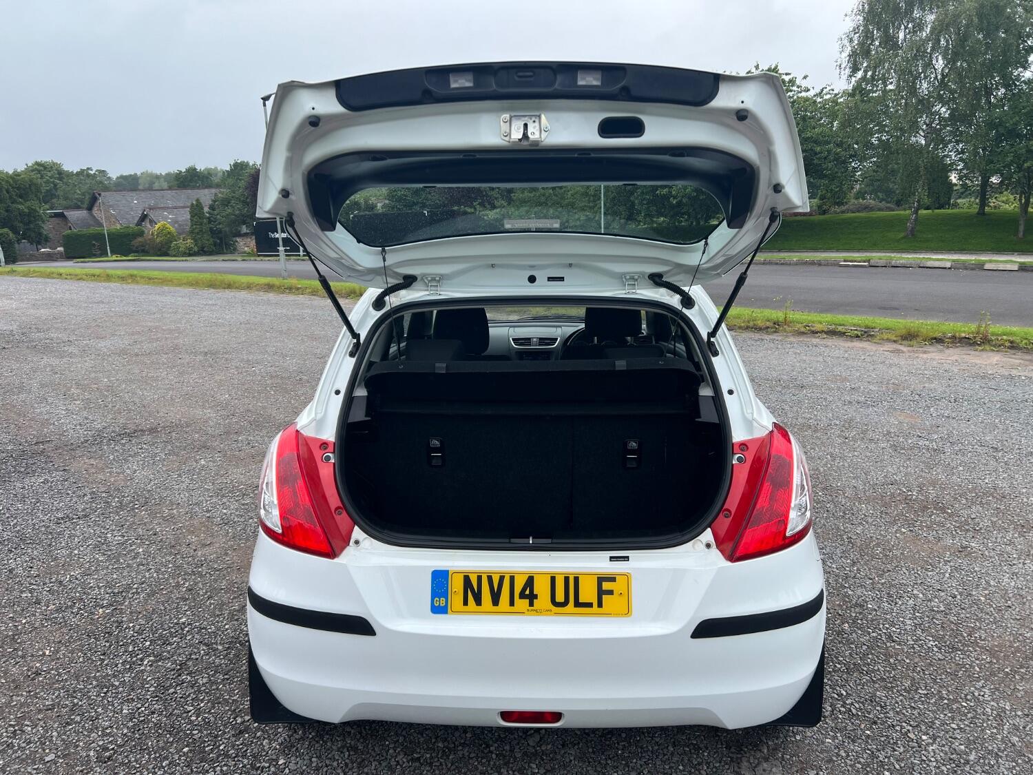  SUZUKI SWIFT