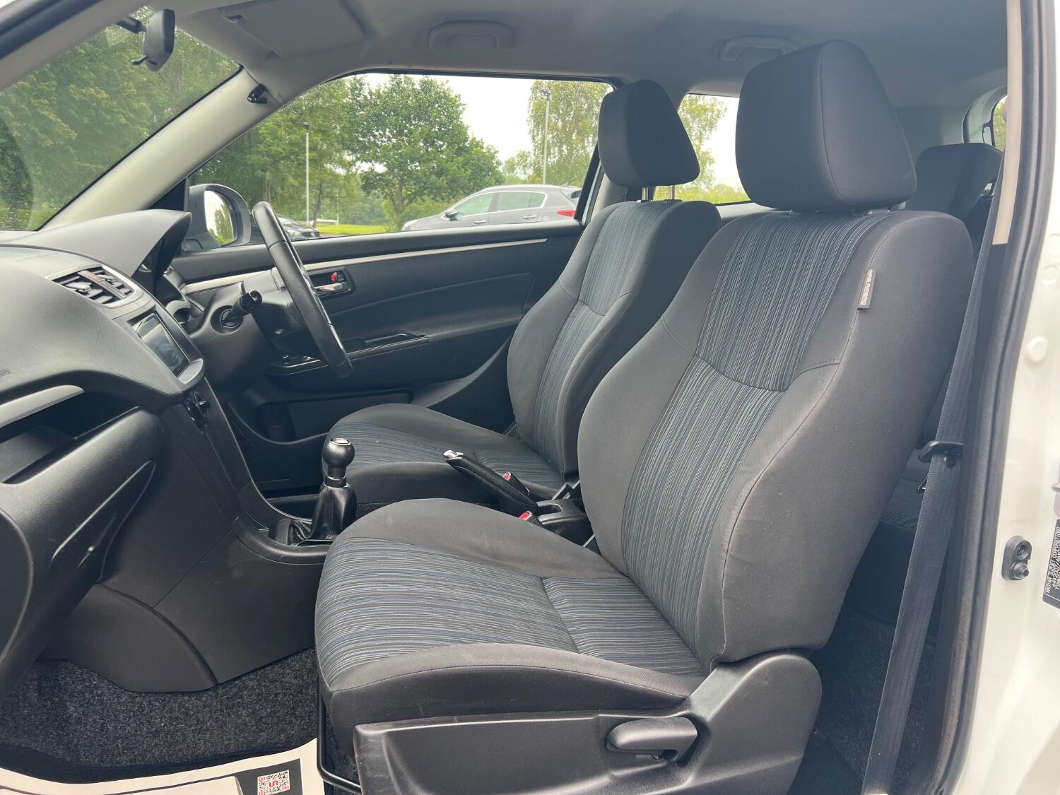  SUZUKI SWIFT