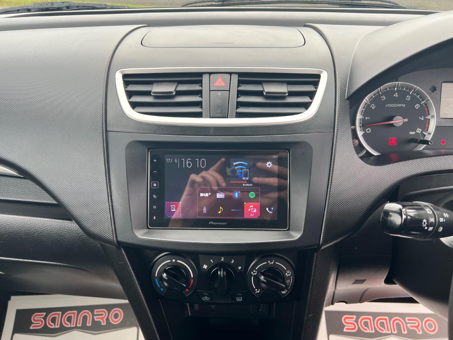  SUZUKI SWIFT