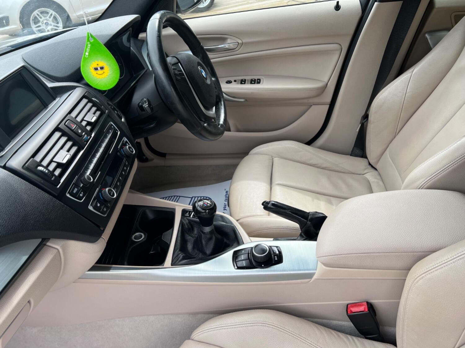  BMW 1 SERIES