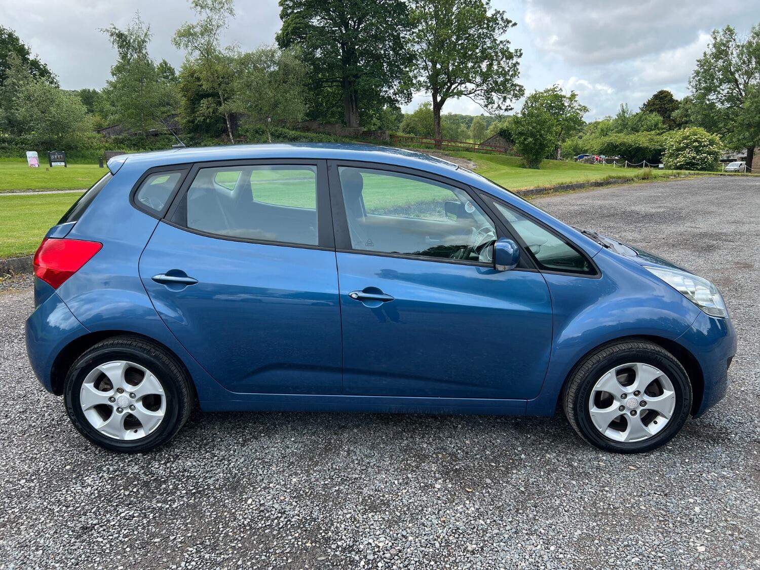  KIA VENGA